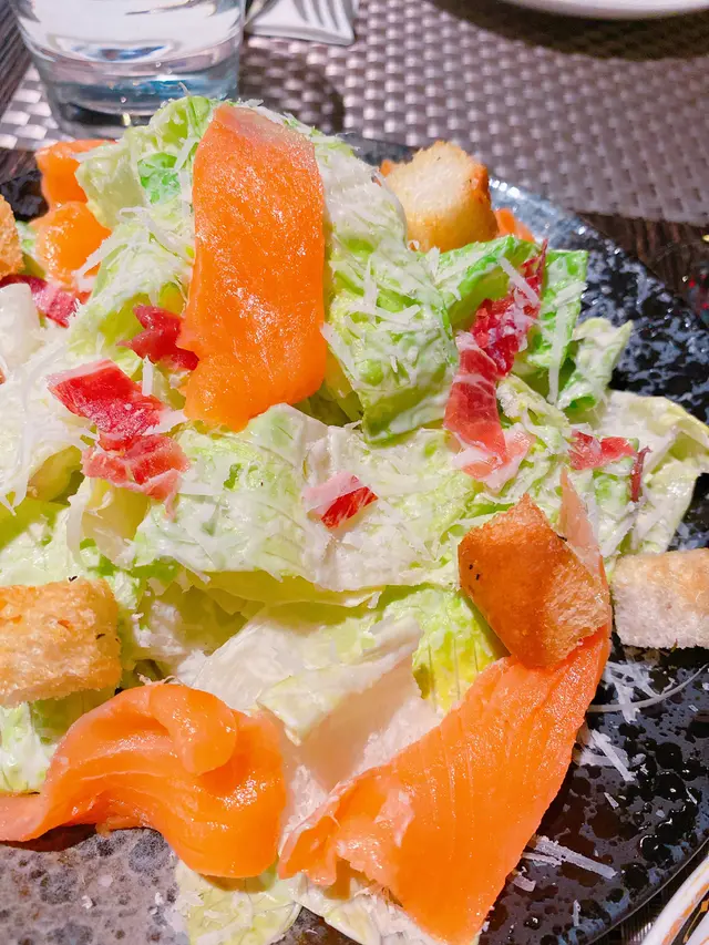煙三文魚凱撒沙律