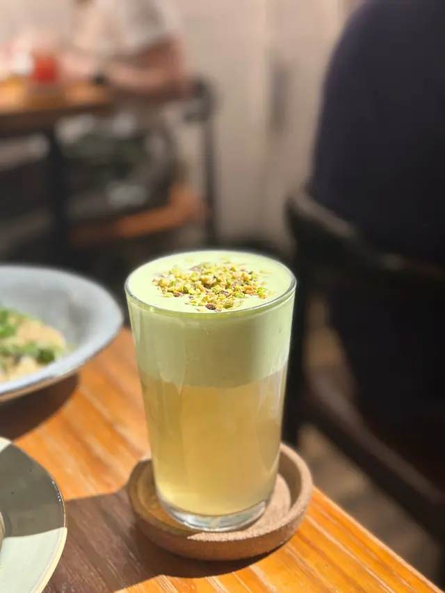 開心果奶蓋白桃烏龍