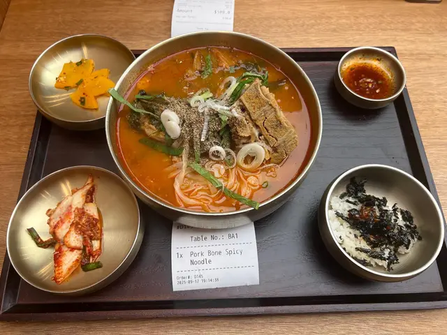 排骨辣湯麵