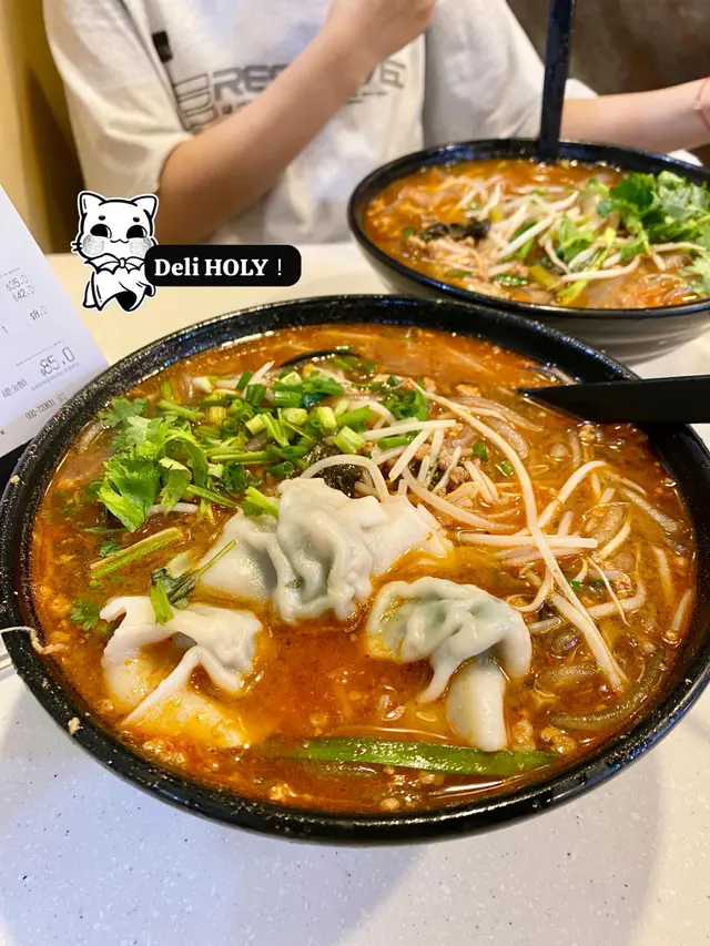 雲南小鍋酸辣米線拼韭菜餃子