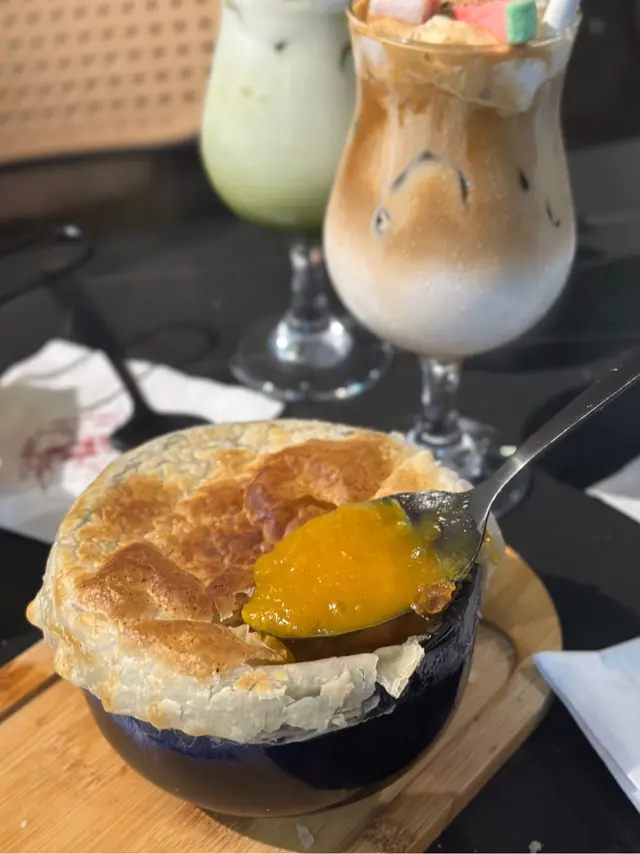 南瓜蟹肉焗酥皮湯