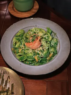 菠菜忌廉汁三文鱼猫耳朵粉