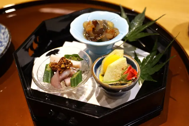 前菜3點(水茄子、北海道魷魚配秋葵、赤水母)