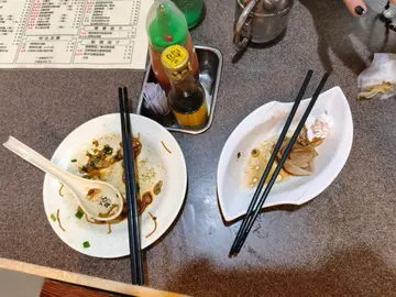 虾子炒面加煎饺子再加牛旁