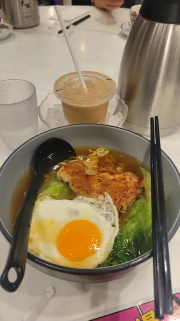 香煎鸡扒滑蛋公仔面  冻鸳鸯