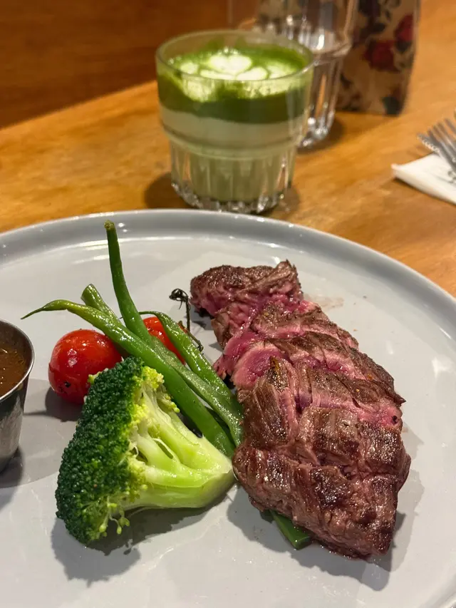 扒西冷220克 • 精選時菜 • 薯蓉