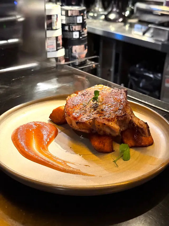 慢煮西班牙黑毛豬鞍架