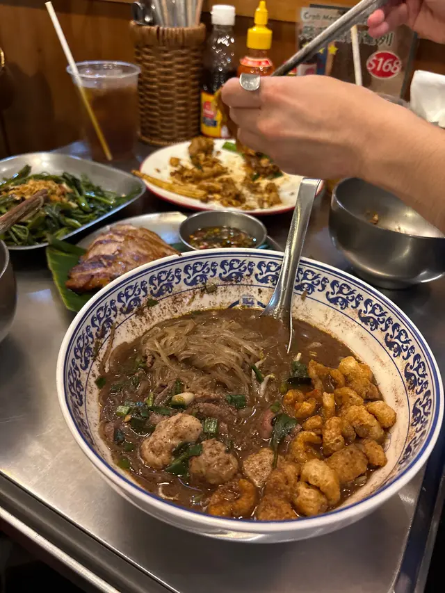 Best Thai food restaurant in HK, must try, all are very delicious, Mango Sticky Rice No.1!!! Joyful night with friends.