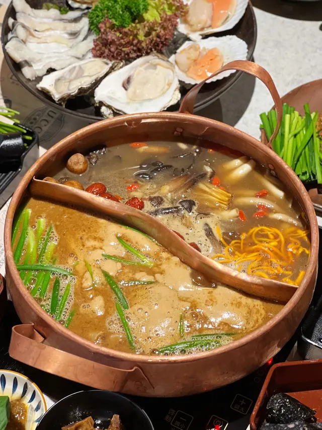 聰明魷魚沙茶鍋 & 養生菇菌燉雞鍋