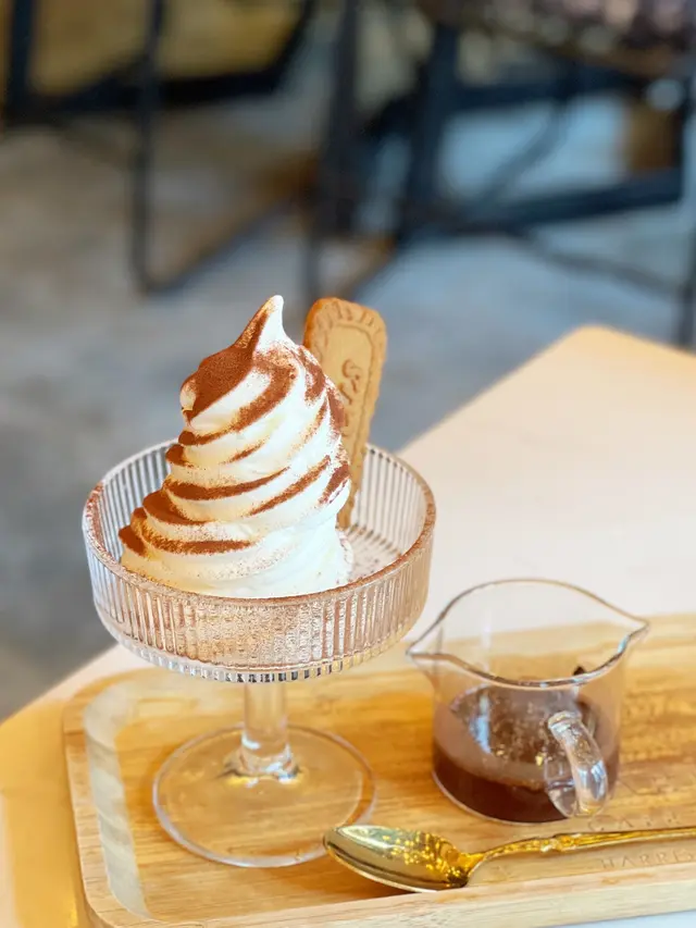 黑松露特濃朱古力醬牛奶雪糕