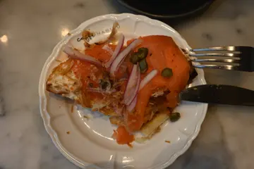 煙三文魚牛角酥
