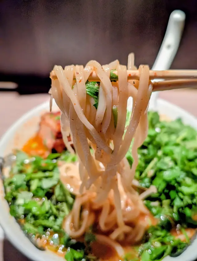 麵條偏粗且煙韌