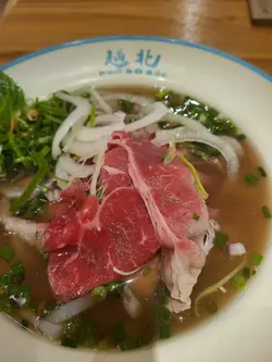 越北生牛肉牛肉丸汤粉