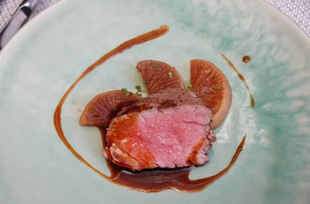 香煎牛柳配日式蘿蔔佃煮