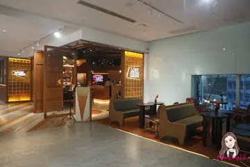 二时后入座，惠顾任何午 市套餐，第二位即享半价