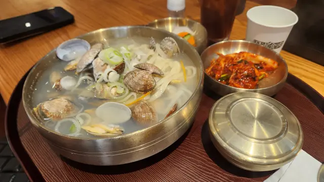 蜆湯麵 Clams Noodle