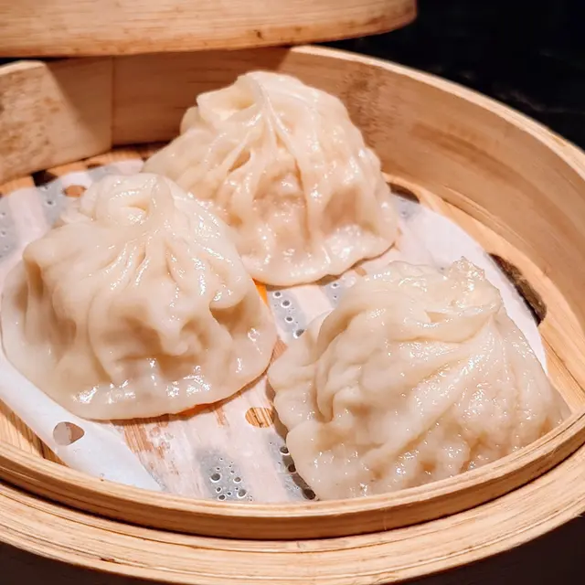 🐑蟹粉小籠包,略比一般小籠包Size大,鮮肉味濃,蟹粉份量平衡,重薑味,啱晒我,最重點係個肉汁,都真係唔少喎