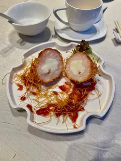 金丝草莓龙虾球