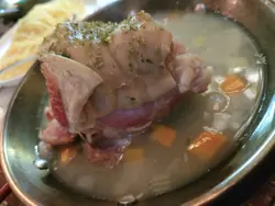 另一個角度去影呢個 白胡椒湯煮 加拿大豬仔畀