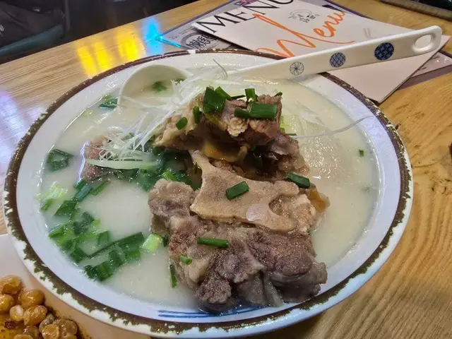 嫩雞白布湯闊麵