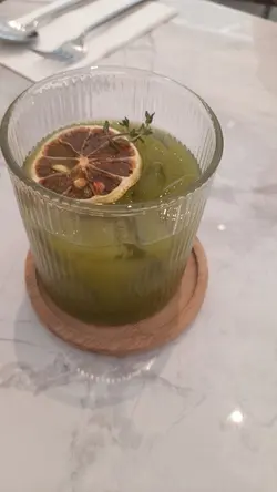 苹果菠萝石榴羽衣甘蓝汁