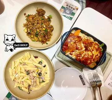 西西里式鮮茄烤豬扒焗珍珠飯、蛋黃煙肉卡邦尼長通粉、芝麻照燒雞粒炒珍珠飯