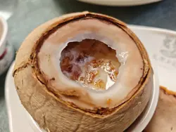 椰皇炖桃胶