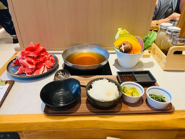 野菜盛合, 白飯, 涼拌芝麻菠菜
