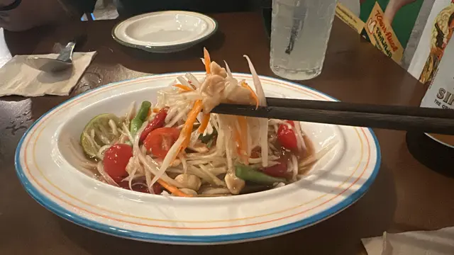 香甜爽脆嘅青木瓜,
加上香脆花生和自家調製嘅酸甜醬汁,
味道👅酸甜醒胃,夠refreshing。😋