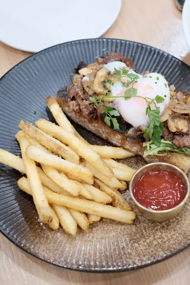 黑松露野菌牛板腱溫泉蛋酸種包 