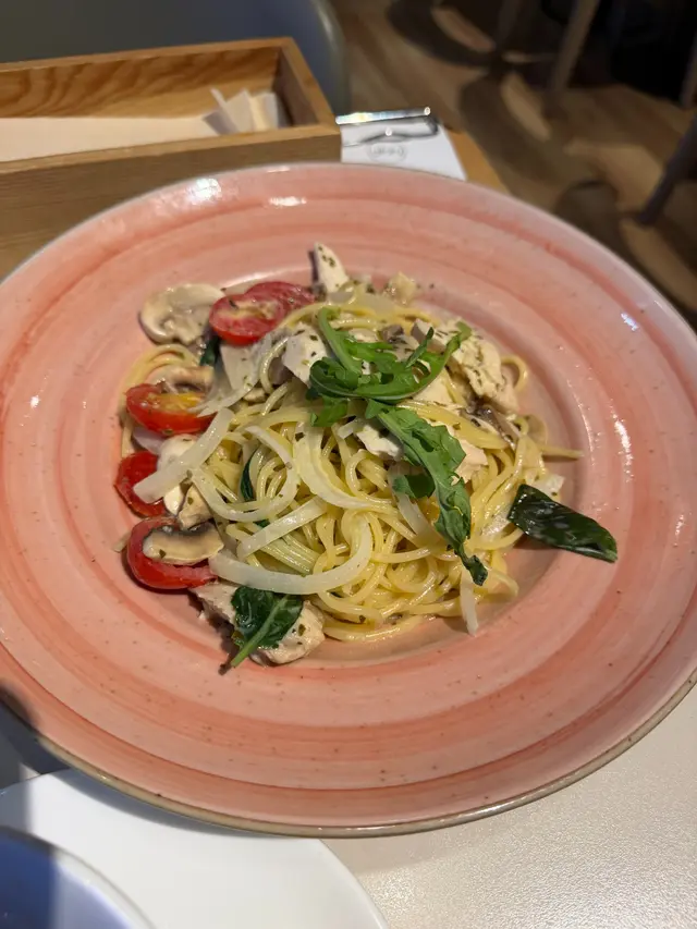 自家製慢煮雞胸青醬意粉