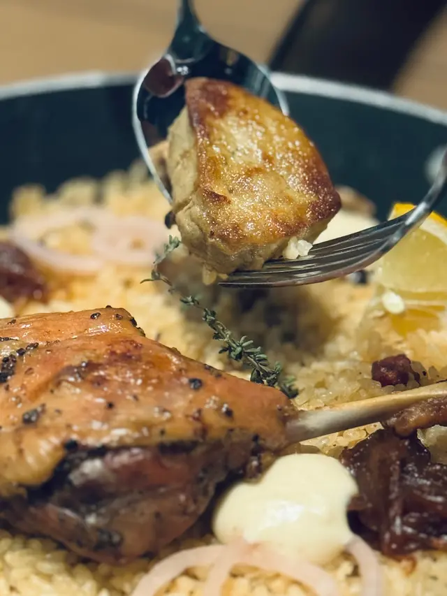 油封鴨髀配鵝肝西班牙飯