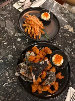 台式七味香酥鸡软骨 $78
呢间嘅炸物真系超出色 唔会太多油 
我超钟意鸡软骨 ，呢间鸡软骨嘅皮唔会太粉
份量又大 炸得真香酥 
鸡软骨易入口 好好食🤤
连紫菜都炸埋 正👍🏼
食落好似小老板紫菜😍😍😍