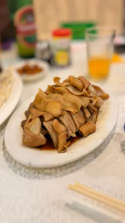 鹅肉片拼鹅肠