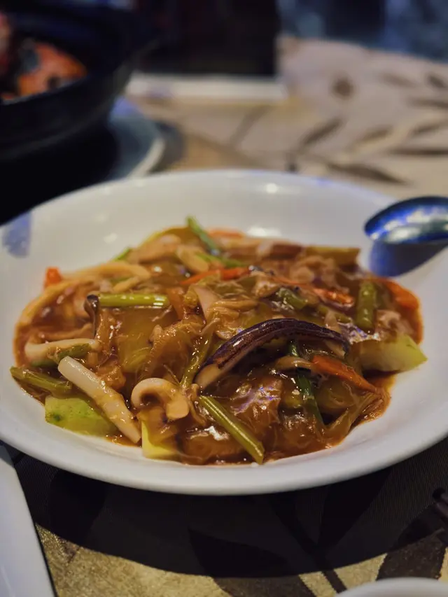 平時好少有機會食到黑毛節瓜~🥒
節瓜脆口 搭配鮮魷魚同海味醬汁鮮味清新 係具健康感既選擇