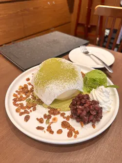 宇治金时麻薯梳乎厘班戟配抹茶雪糕