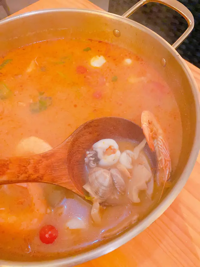 原隻海蝦雜錦海鮮冬蔭功湯