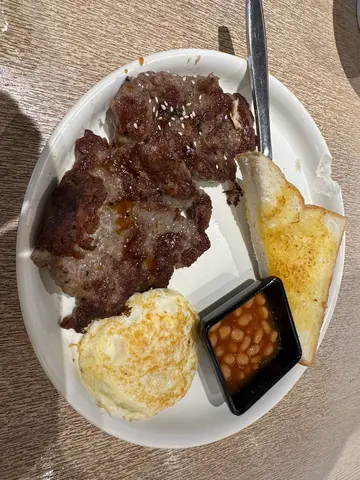 早餐H網燒牛扒加茄汁豆