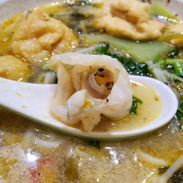 金湯酸菜魚米線