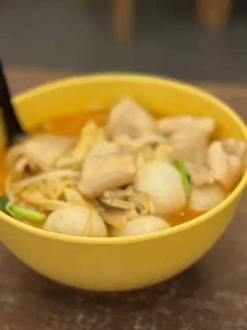 腩肉魚蛋麻辣米線