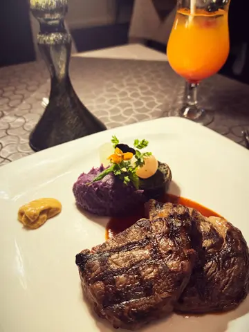 烤澳洲M4和牛肉眼扒配红酒烧汁