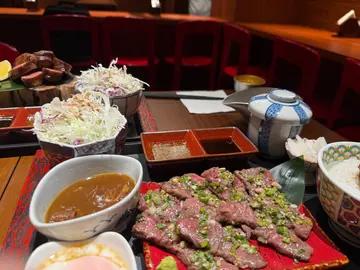 一家新开牛舌店，牛肉品质很好，分量十足，咕噜的走进餐厅饱腹一餐，幸福满满