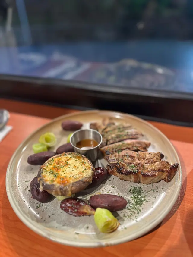 FIKA炭燒西班牙黑毛豬梅頭烤日本甜薯