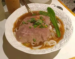 生牛肉湯河