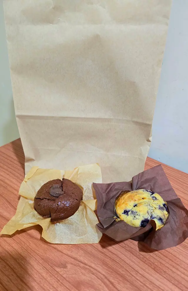 藍莓蛋糕和朱古力蛋糕