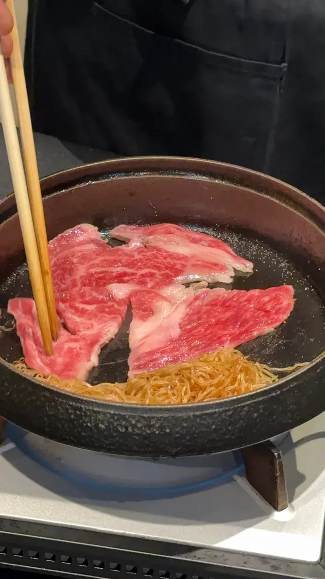 #蕃薯妹周圍食 #蕃薯妹周圍食_日本菜 #壽喜燒樹 #SUKIYAKIITSUKI #尖沙咀美食 #壽喜燒 #關西風壽喜燒 #和牛 #海膽 #日式料理 #情侶好去處