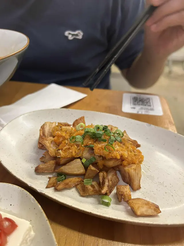 Golden crab meat & lotus root