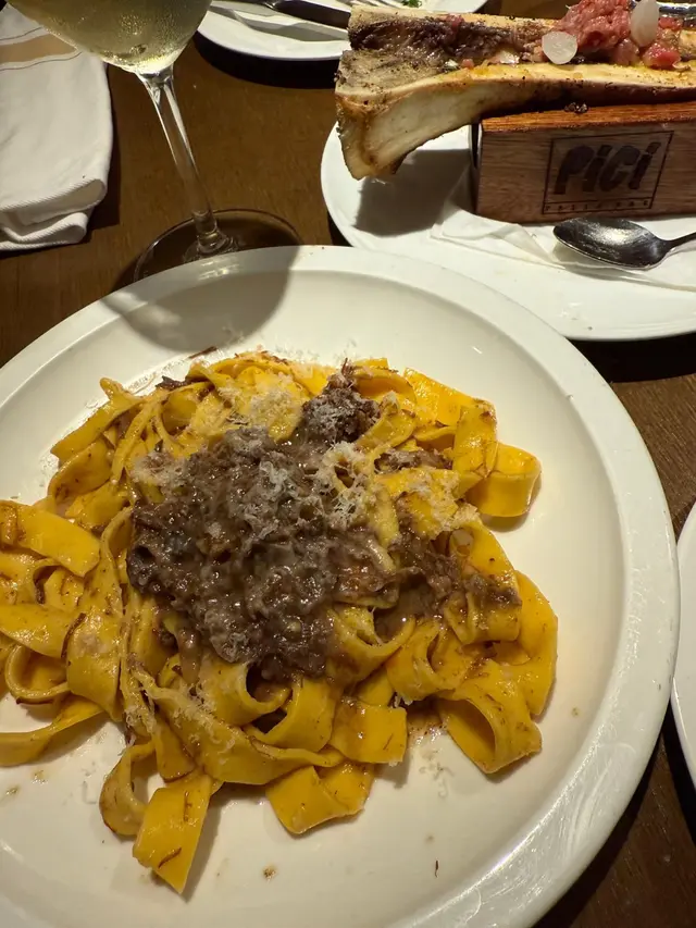 慢煮牛面頰寛帶麵