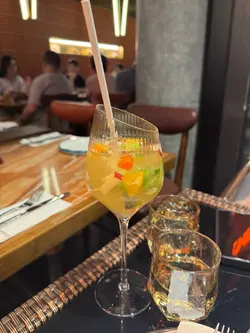 Sangria , 朋友亦叫咗Mango Mojito
酒水方面係屬於好飲,如果唔嚟食嘢當係Bar嘅話其實唔錯

