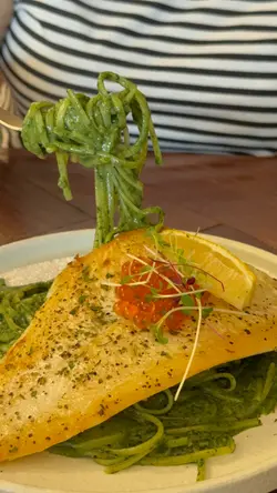 香煎鲽鱼柳菠菜汁扁意粉